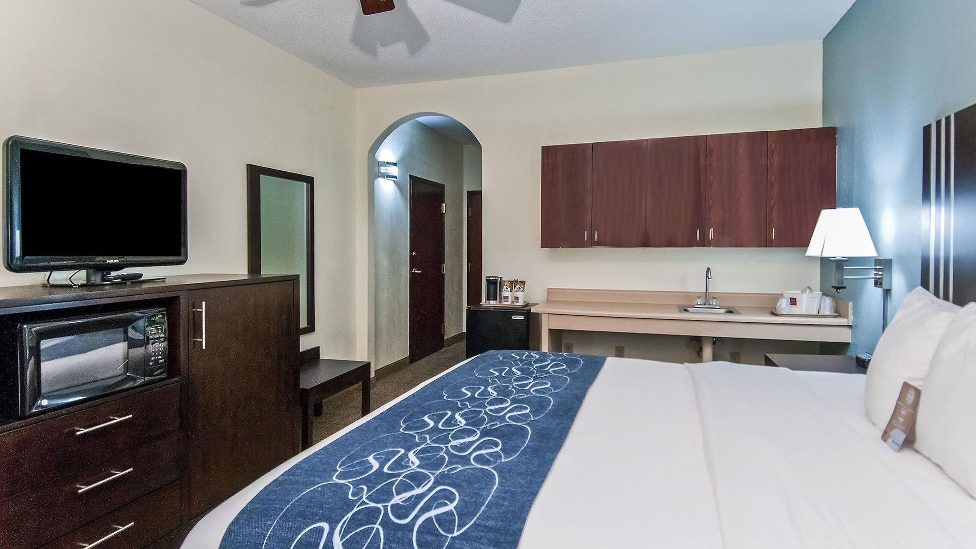 Comfort East Hotel 4*