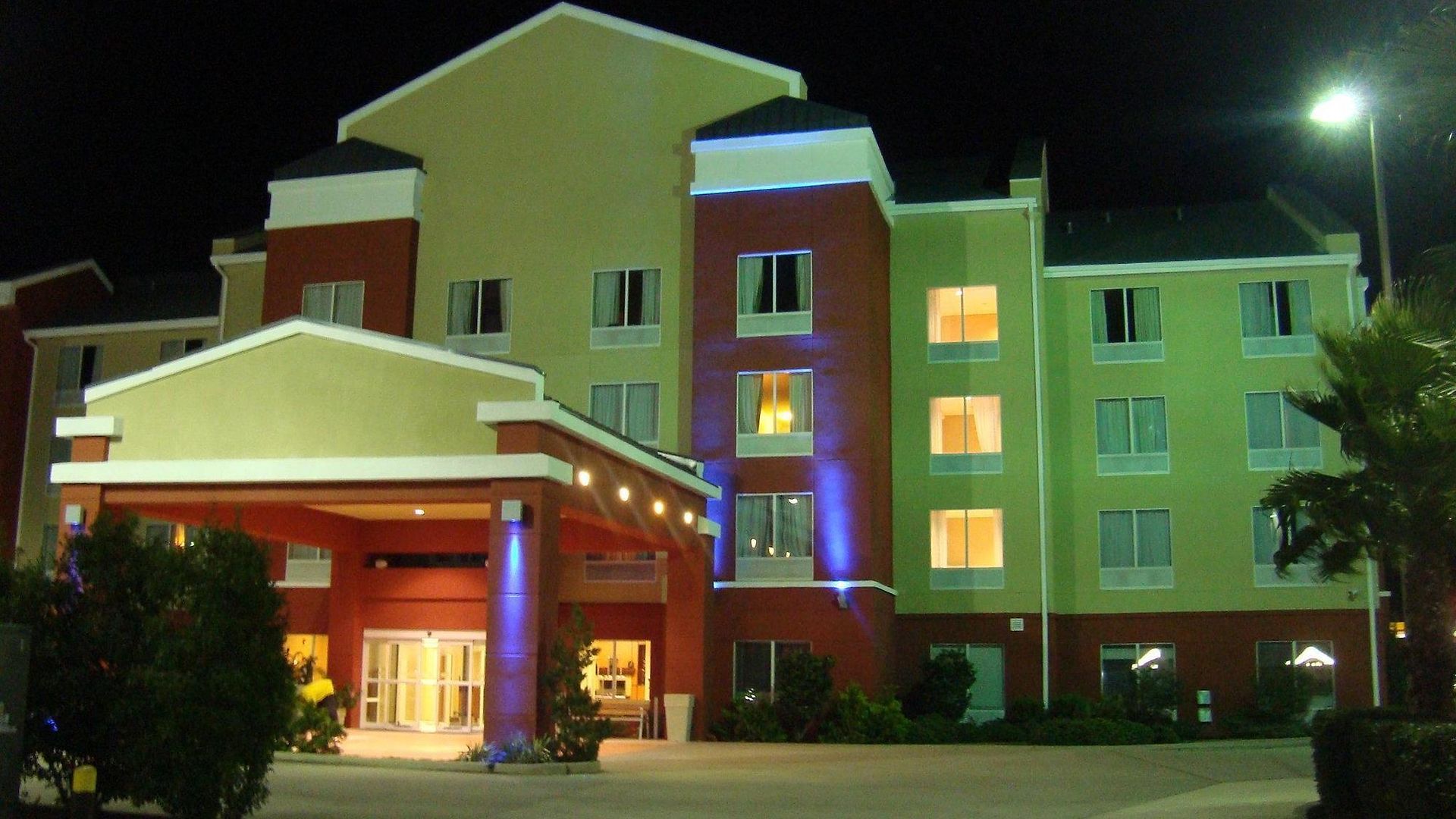 Express East By Ihg Hotel 2*