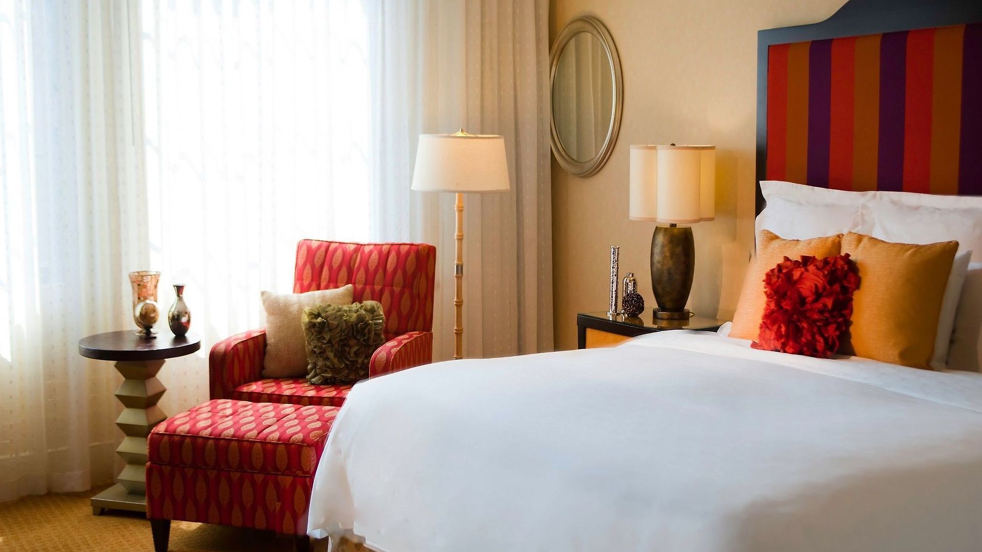 Hotel Renaissance Arts Warehouse District 4*