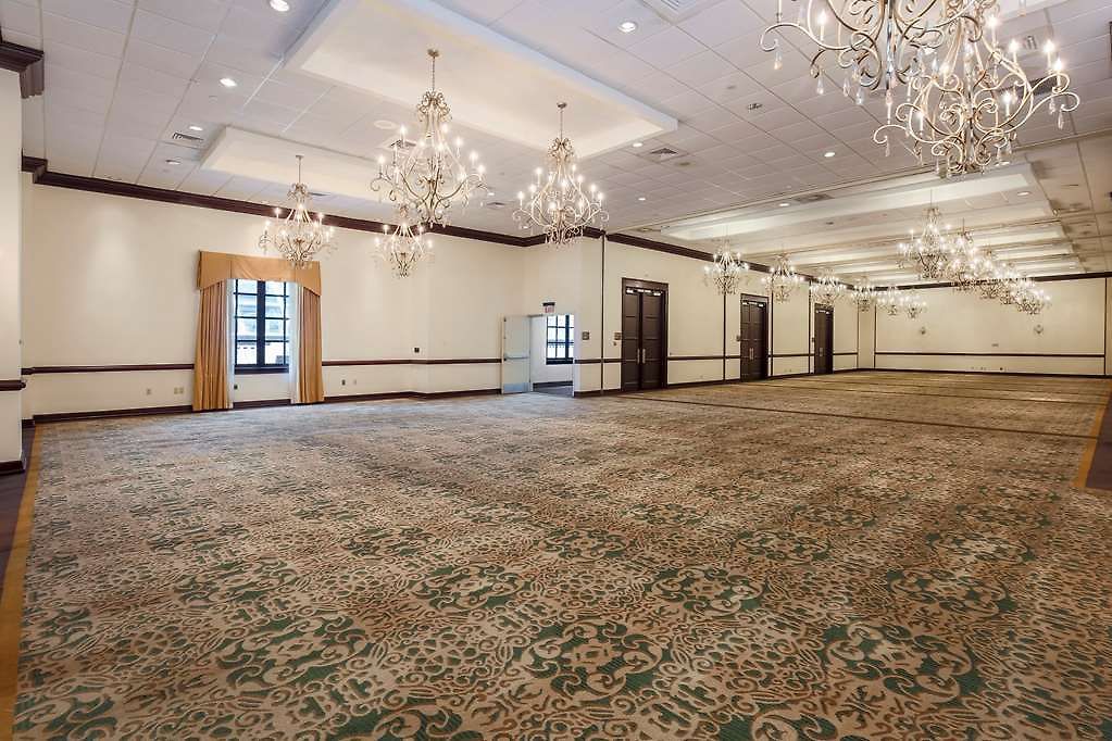 Embassy By Hilton Convention Center Hotel 3*