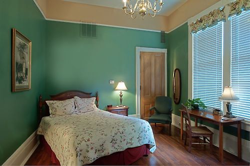 Avenue Hotel