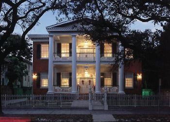 Hubbard Mansion 3*