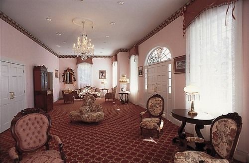 Hubbard Mansion Hotel