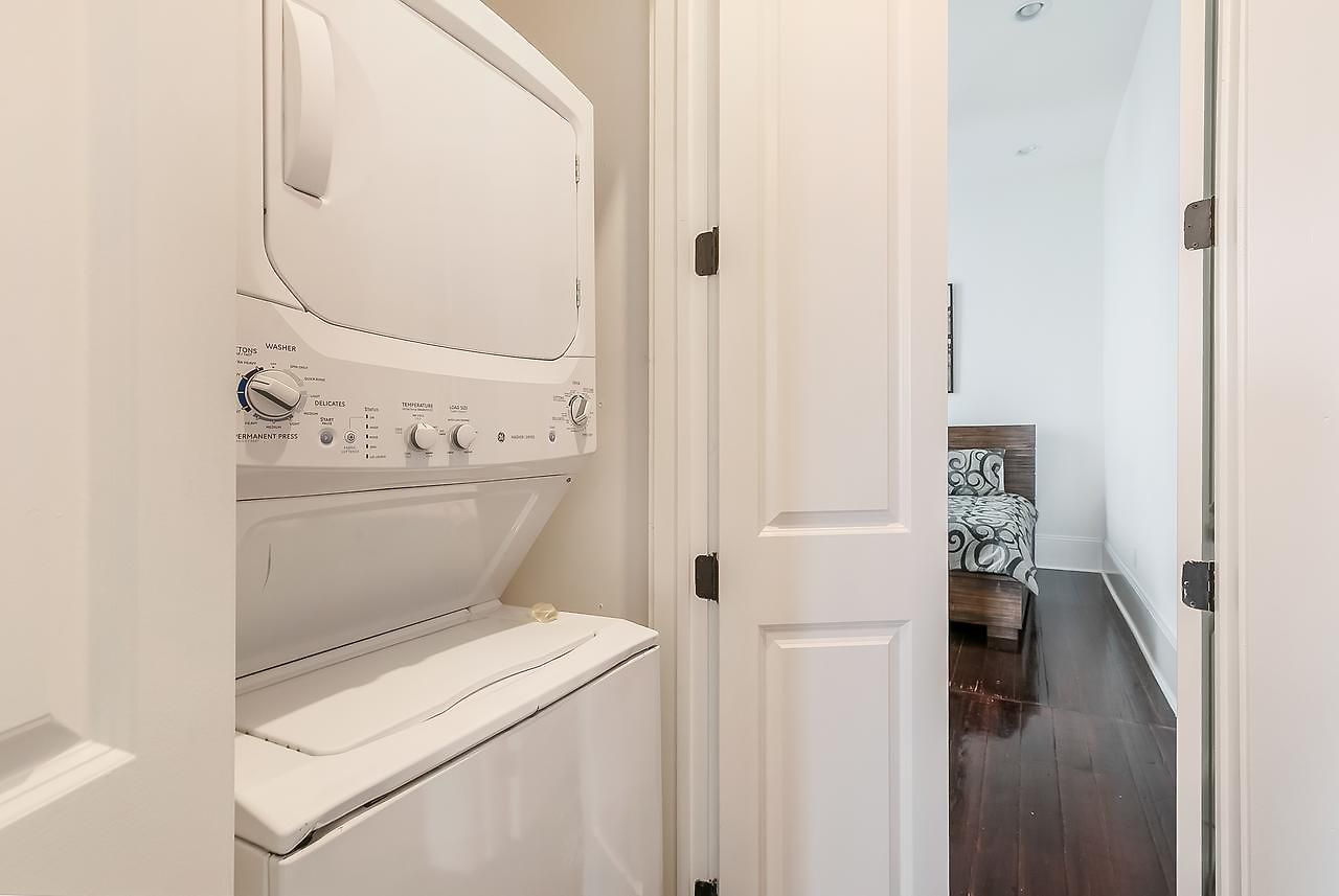 Spacious 2br In Prime Garden District Location W Pool *