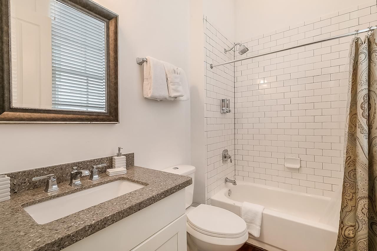 Spacious 2br In Prime Garden District Location W Pool * New Orleans