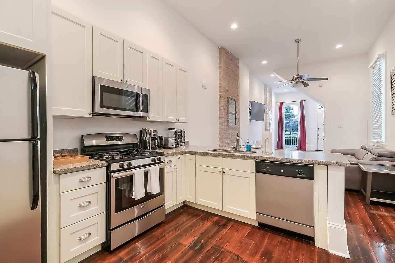 Apartment Spacious 2br In Prime Garden District Location W Pool