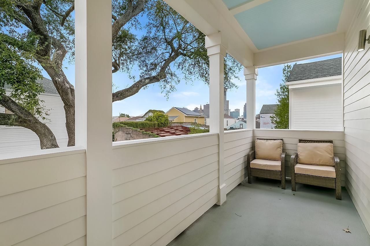 Apartment Amazing 3br Off St Charles With Pool