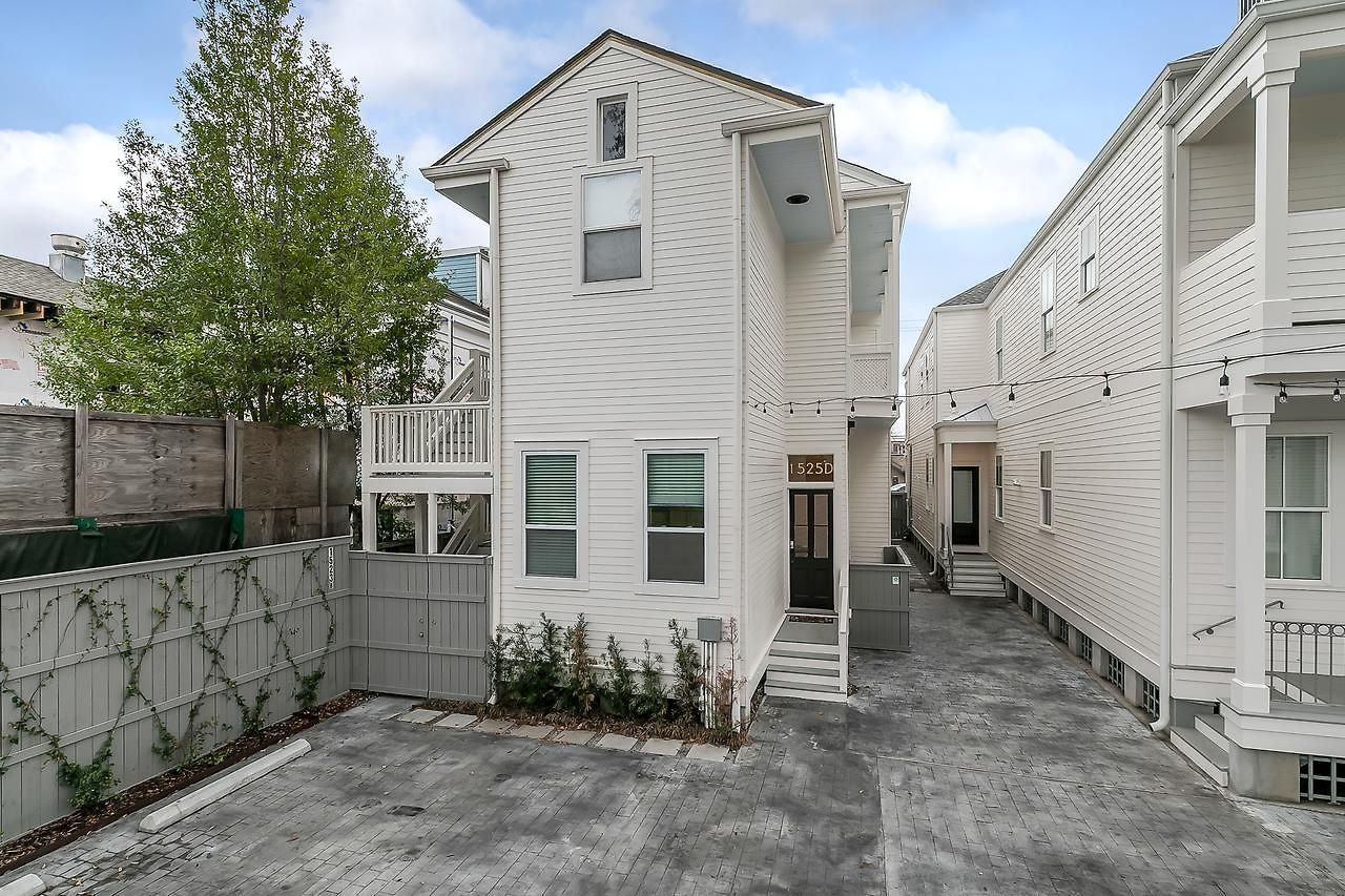 Spacious 2br In Prime Garden District Location W Pool *