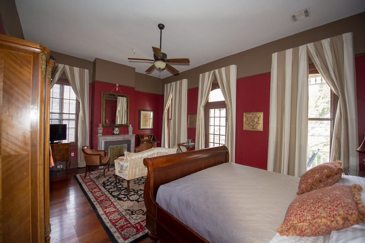 Maison De Macarty Bed & Breakfast