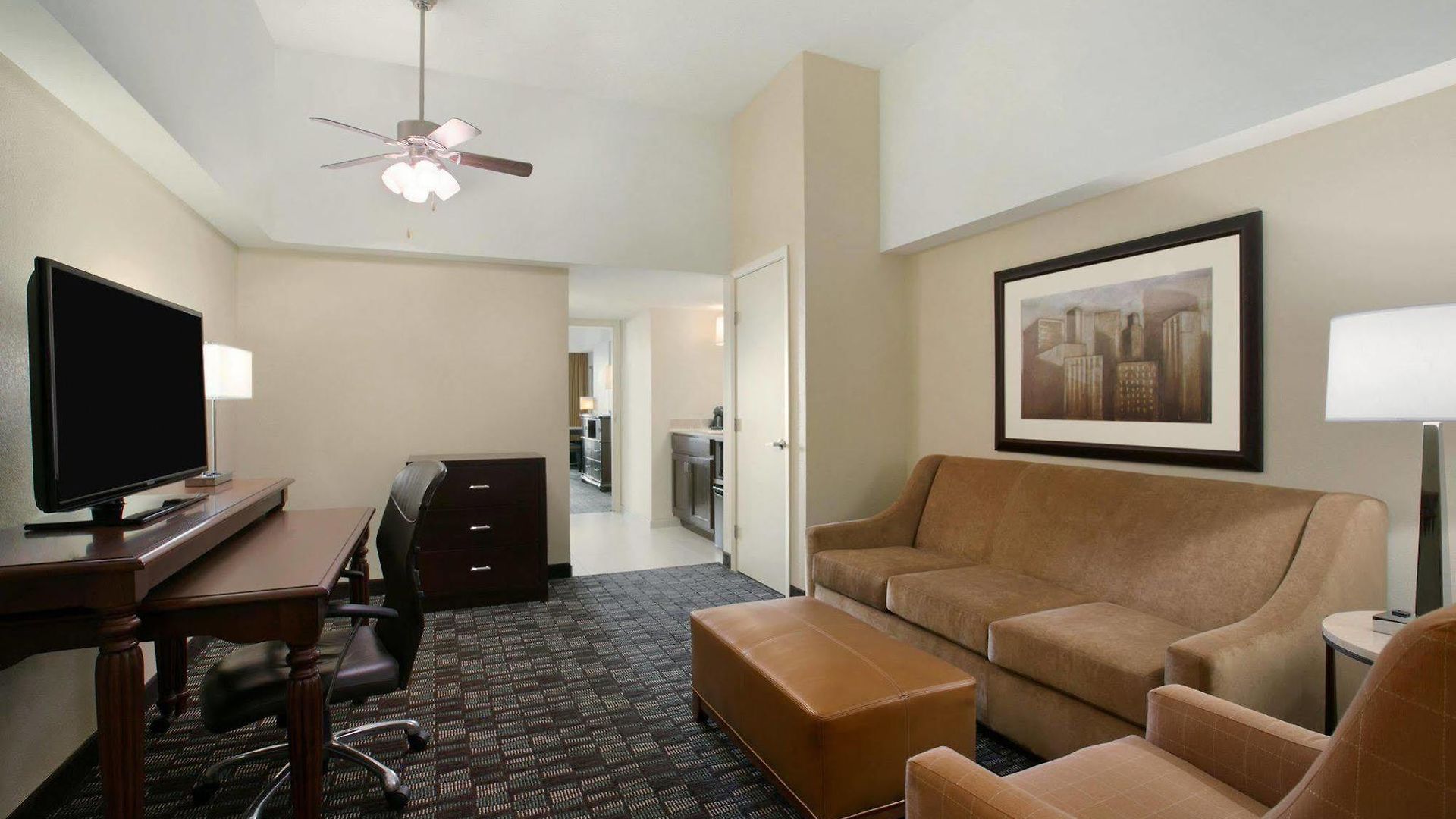 Hotel Embassy By Hilton Convention Center 3*