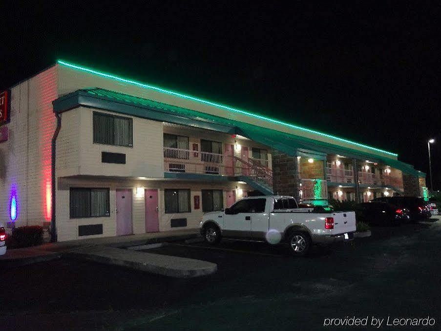 Nola & Hotel