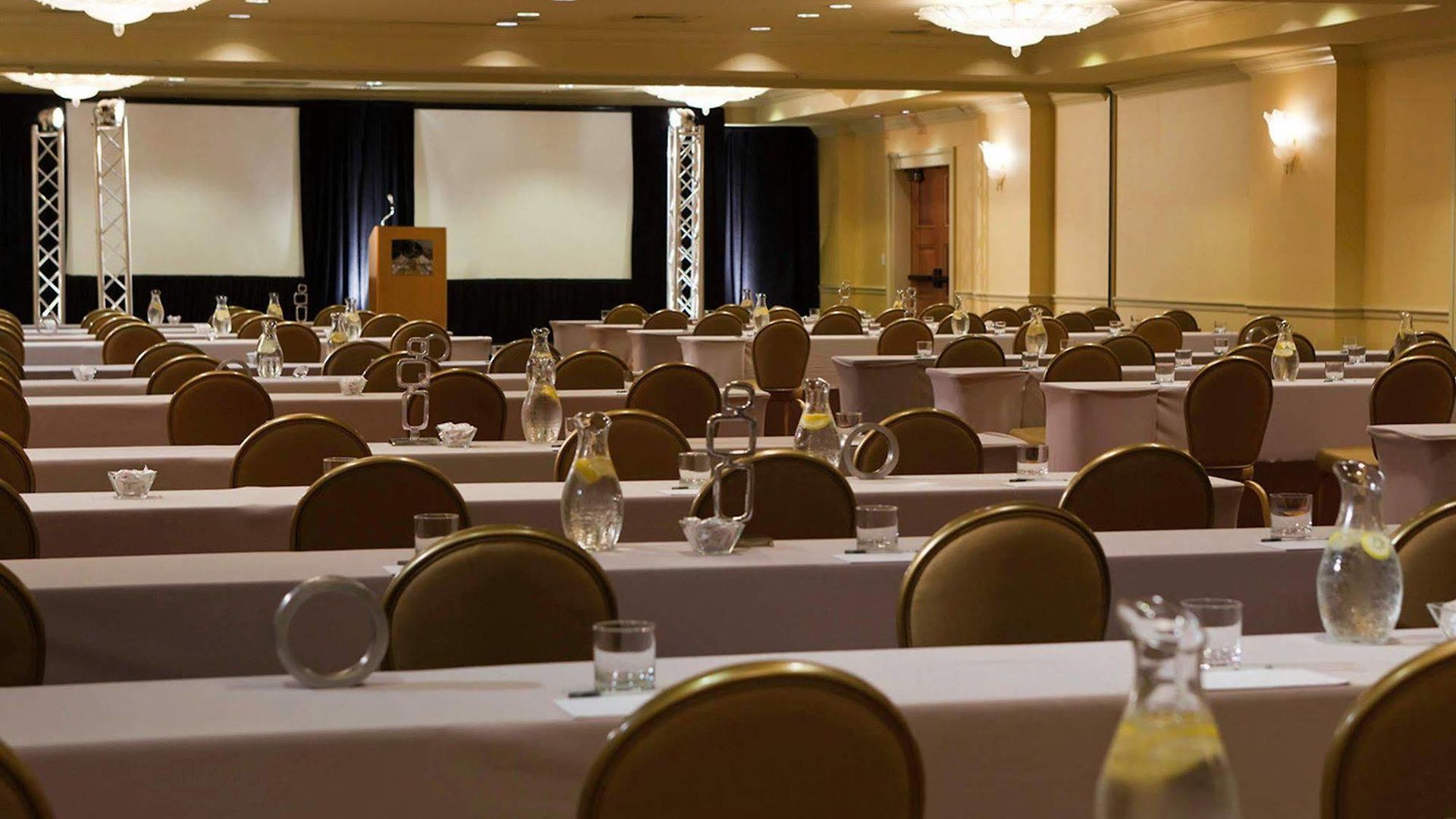 Renaissance Arts Warehouse District Hotel 4*