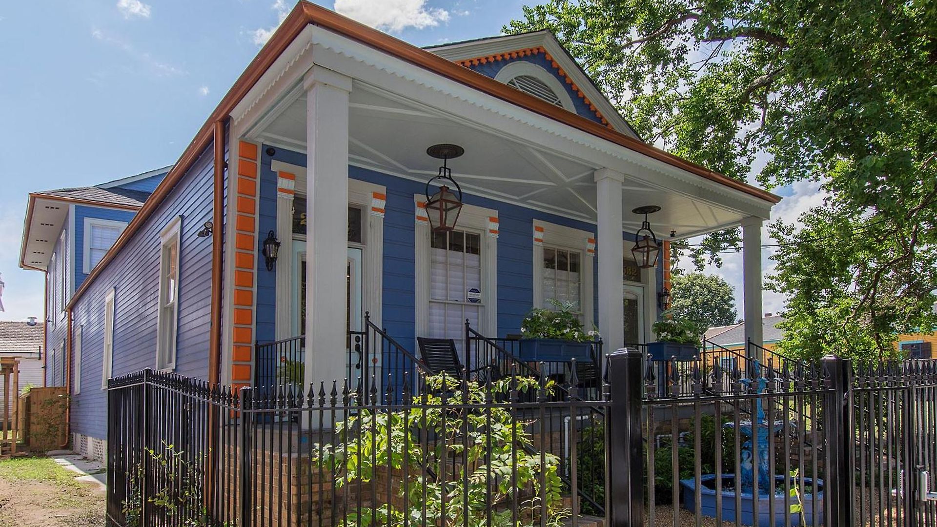 The Big Blue House Guest house