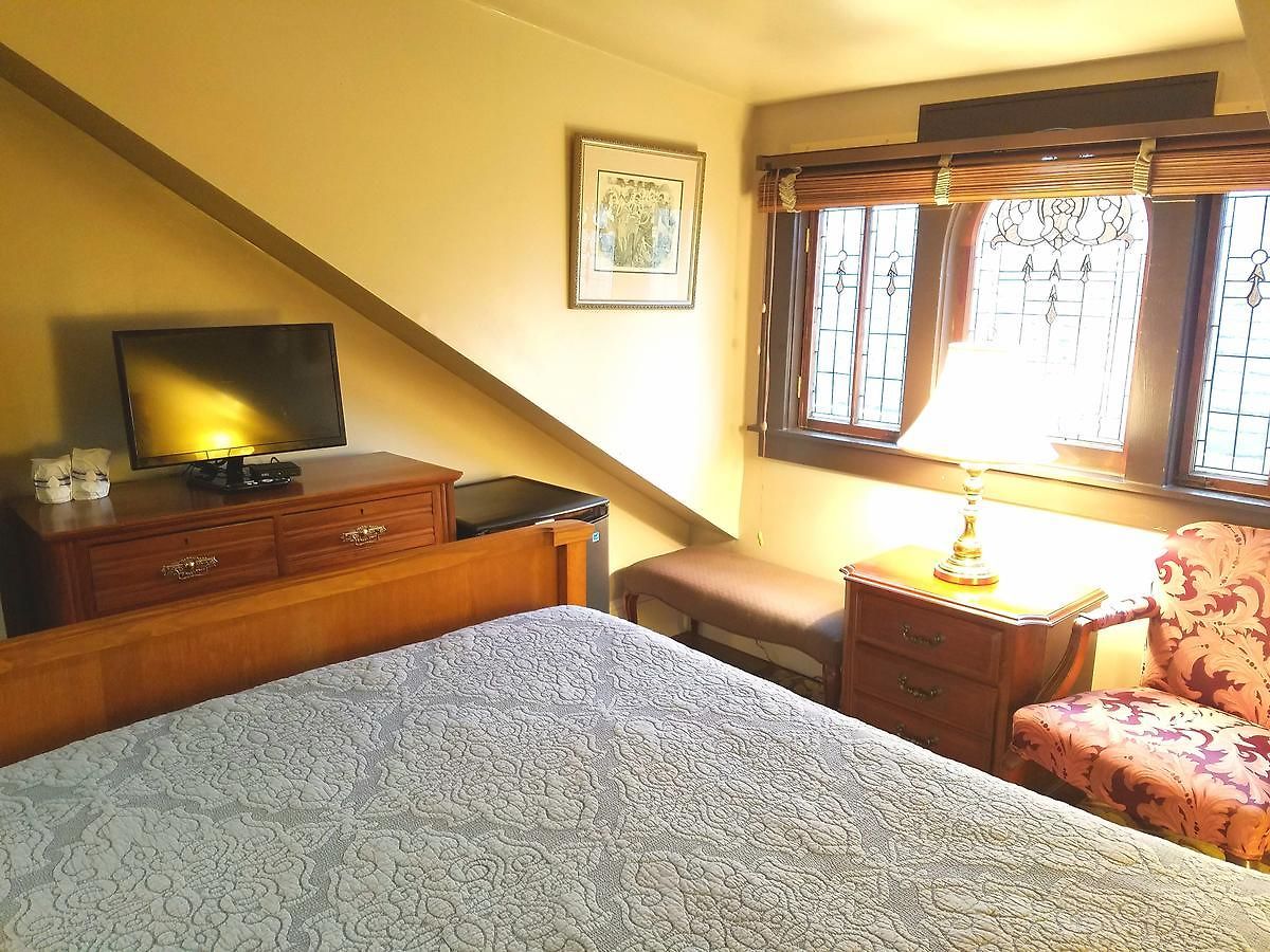 Bed & Breakfast Lions