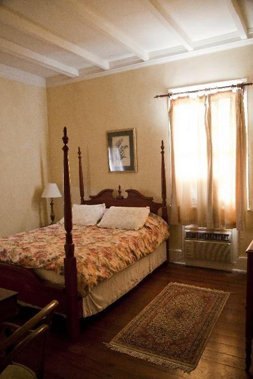 Fairchild House Bed & Breakfast 3*