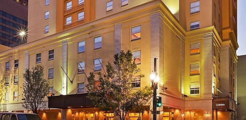 Hotel La Quinta & By Wyndham Downtown