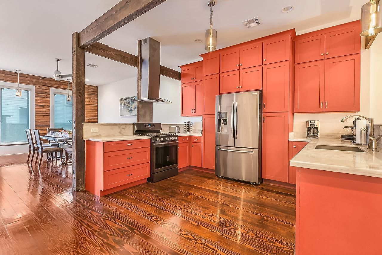 Spacious Loft-style 3br Townhouse By Hosteeva *