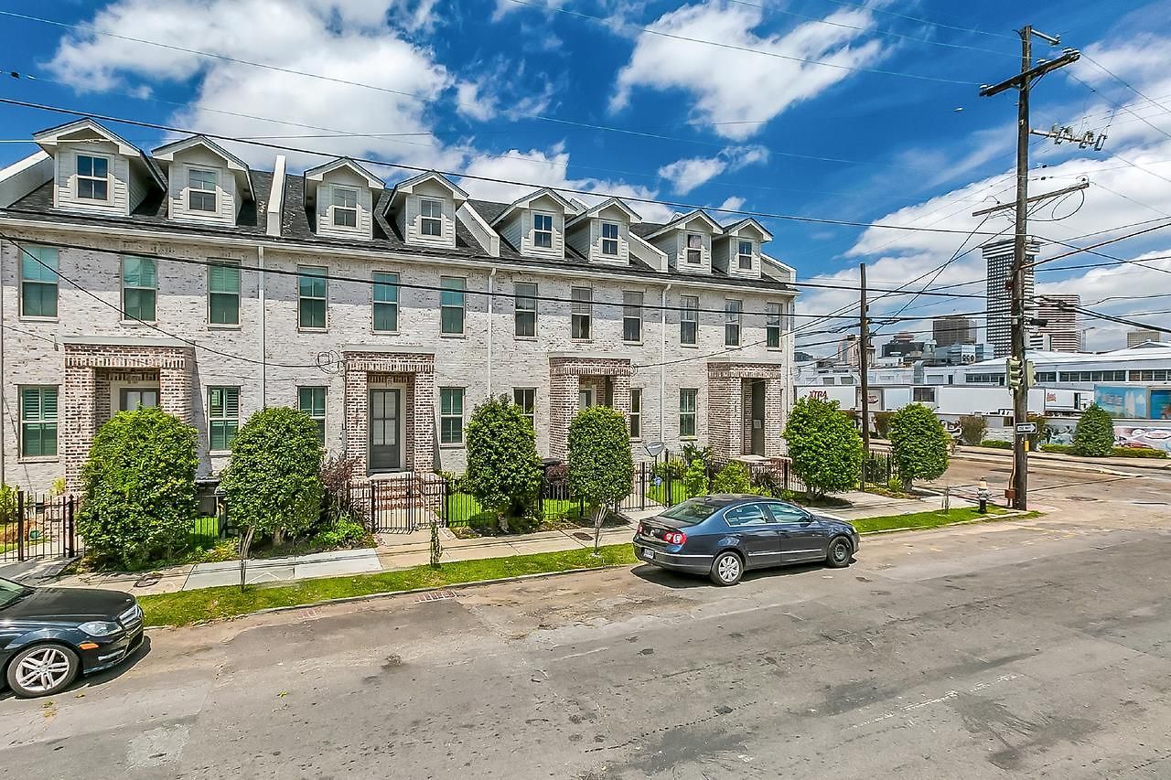 Spacious Loft-style 3br Townhouse By Hosteeva *