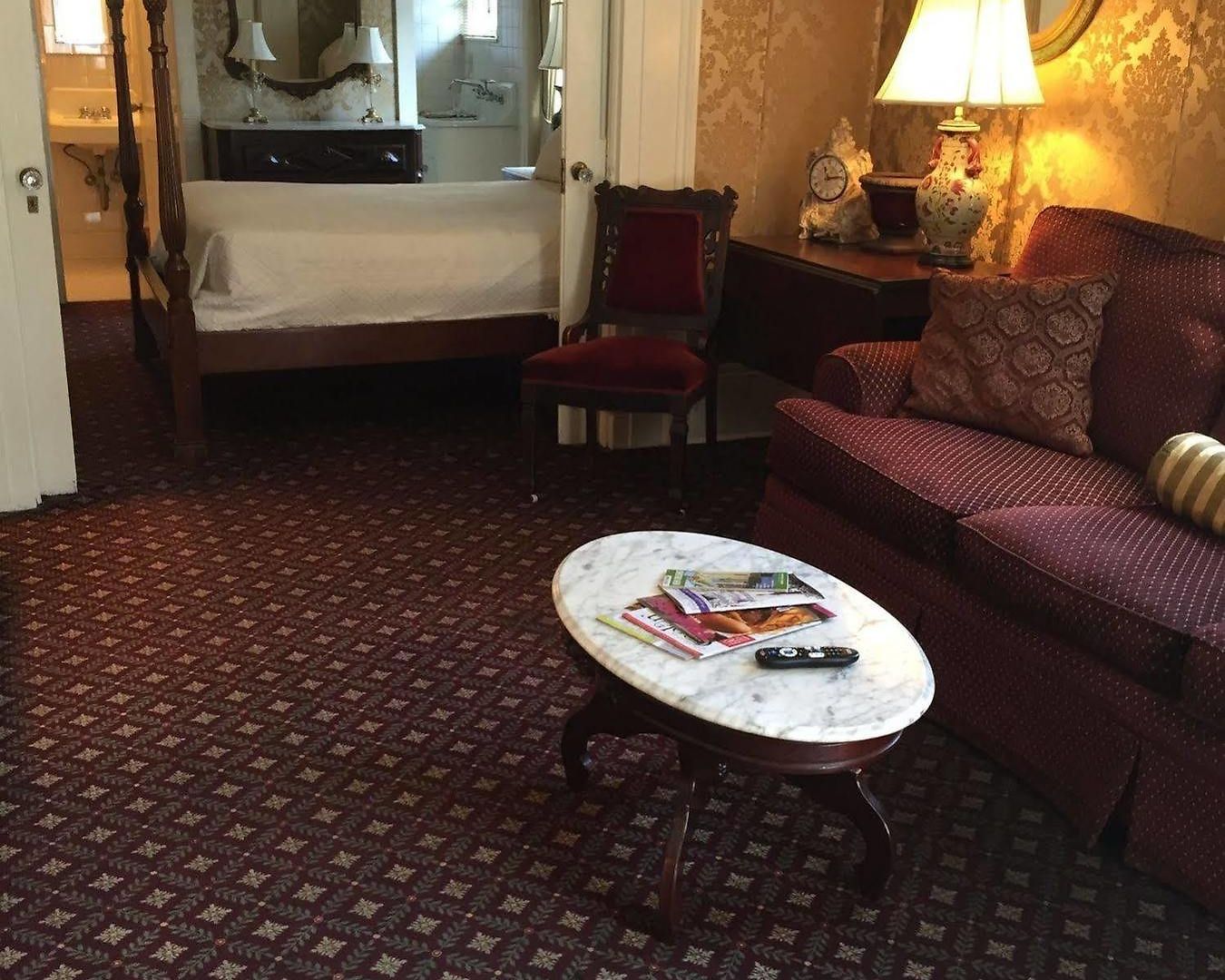 Nine-o-five Royal Hotel 3*
