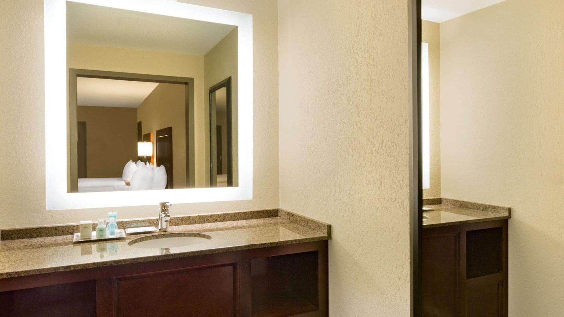 Wyndham French Quarter Hotel 4*