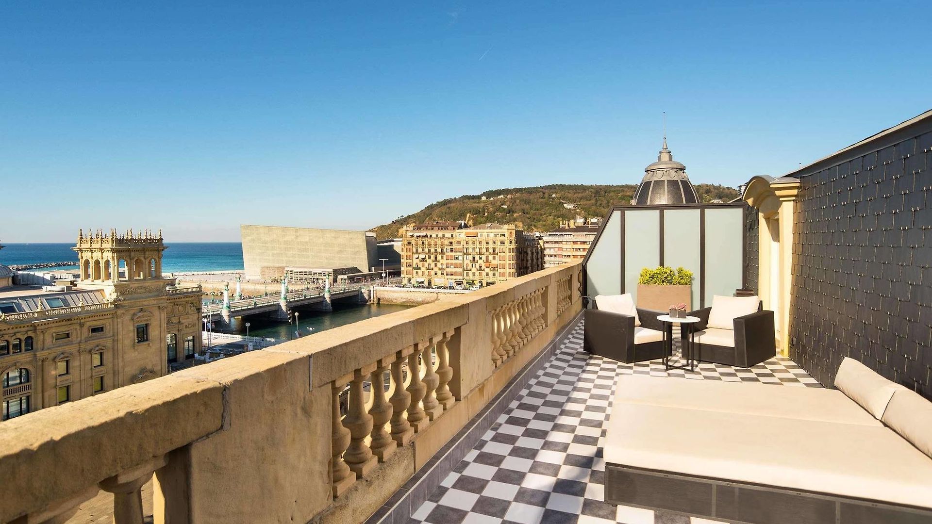 Wyndham French Quarter Hotel 4*