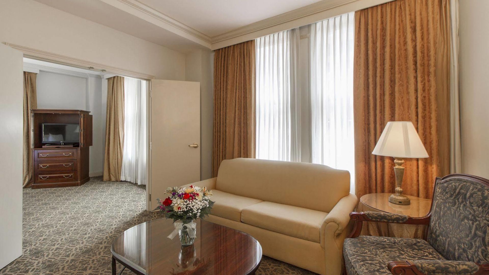 The Whitney Hotel 4*