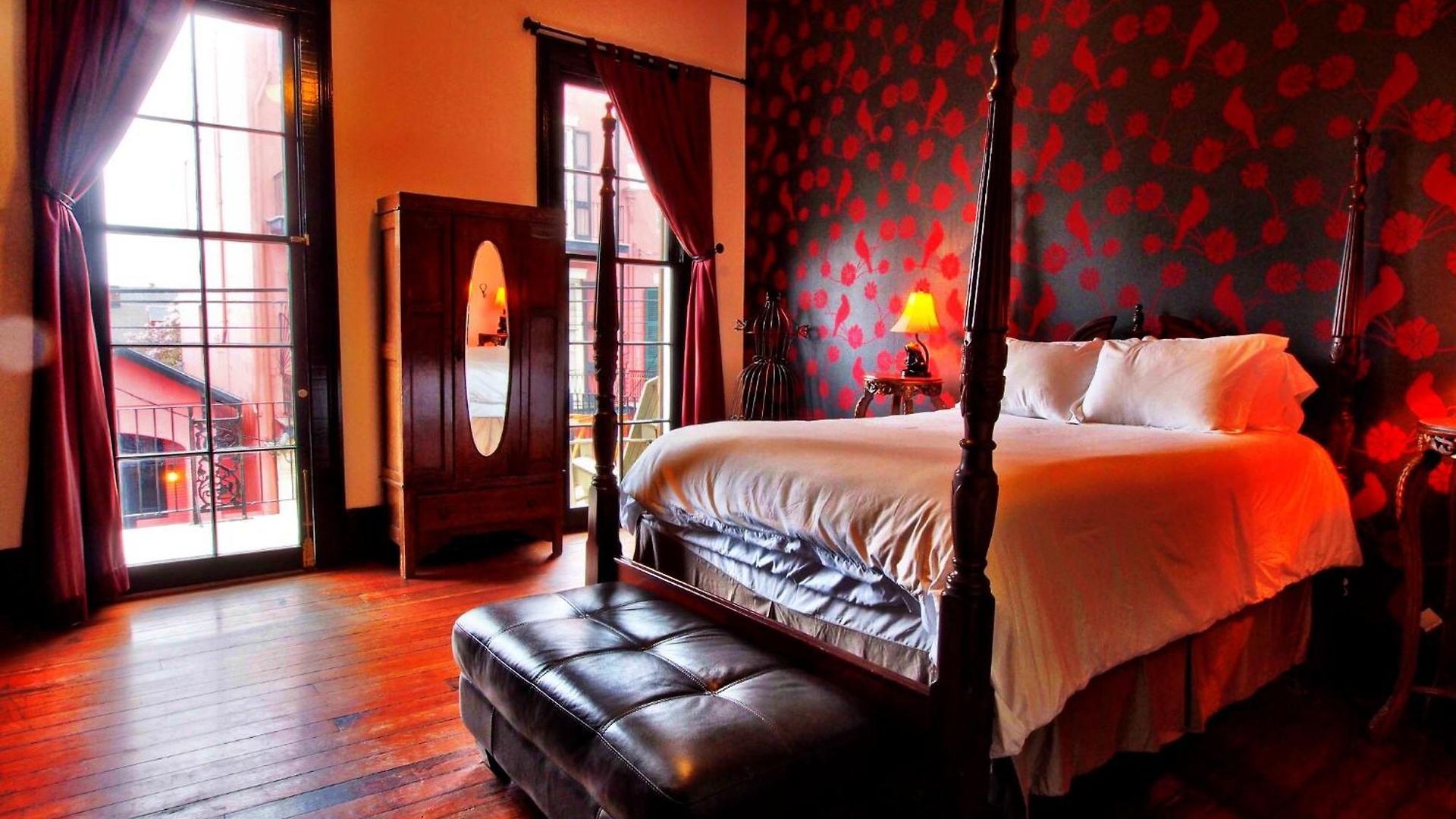 Royal Street Inn & Bar Inn