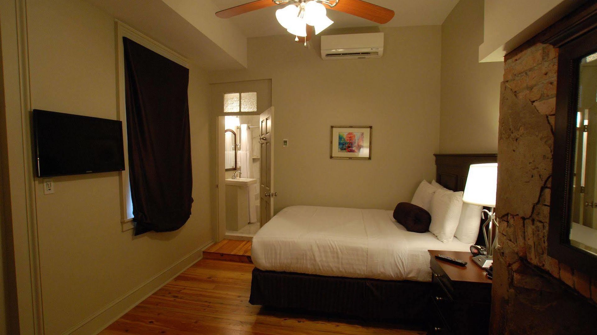 On St. Ann, A French Quarter 3* New Orleans