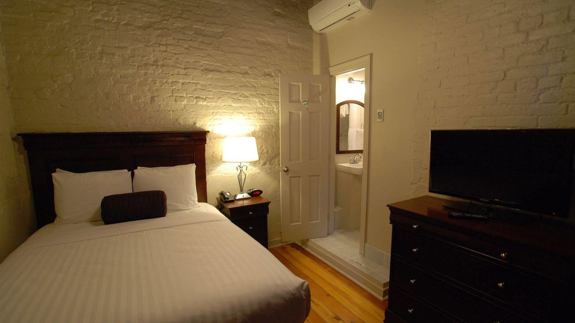 On St. Ann, A French Quarter 3* New Orleans