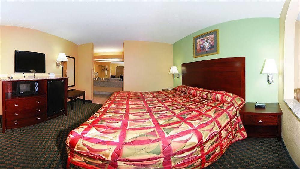 Rodeway & Gentilly Hotel 3*