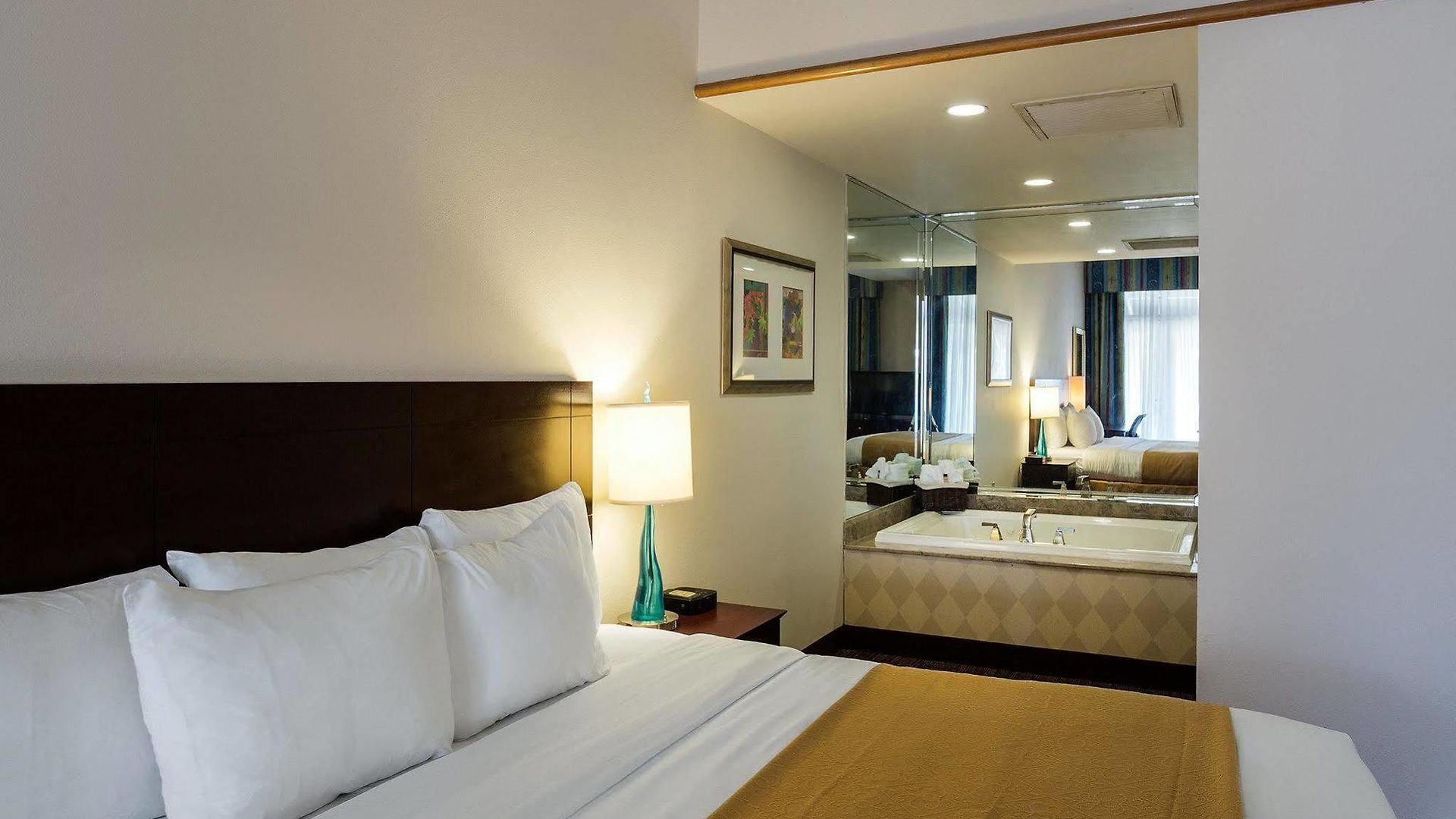 St Charles Coach House, An Ascend Collection 5*