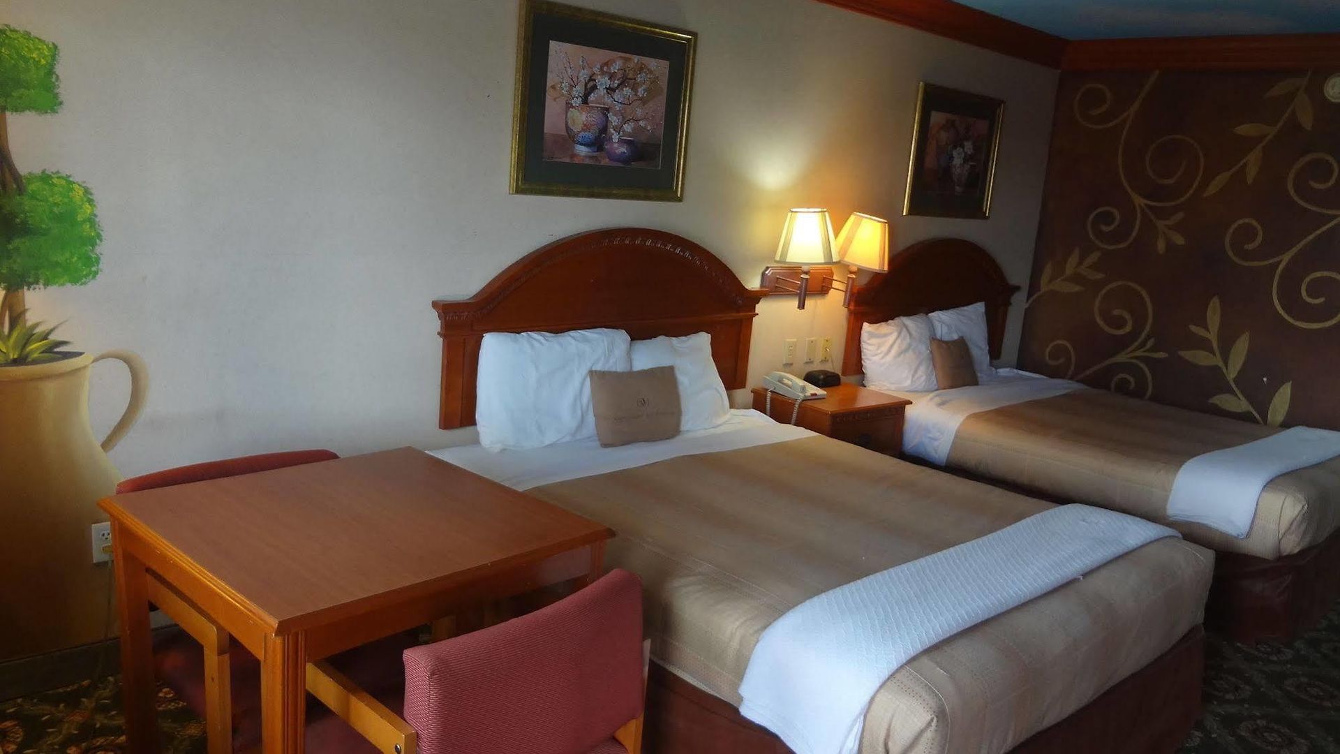 Nola & Hotel