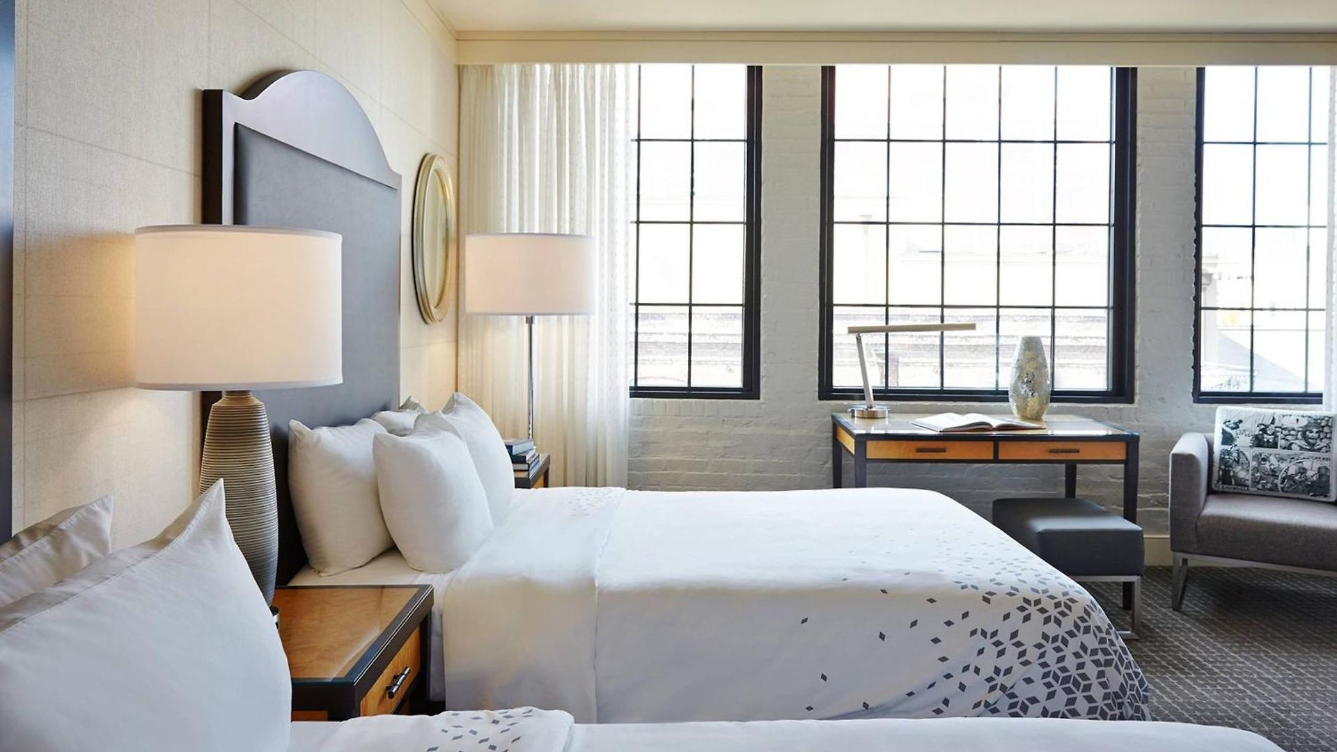 Renaissance Arts Warehouse District 4*