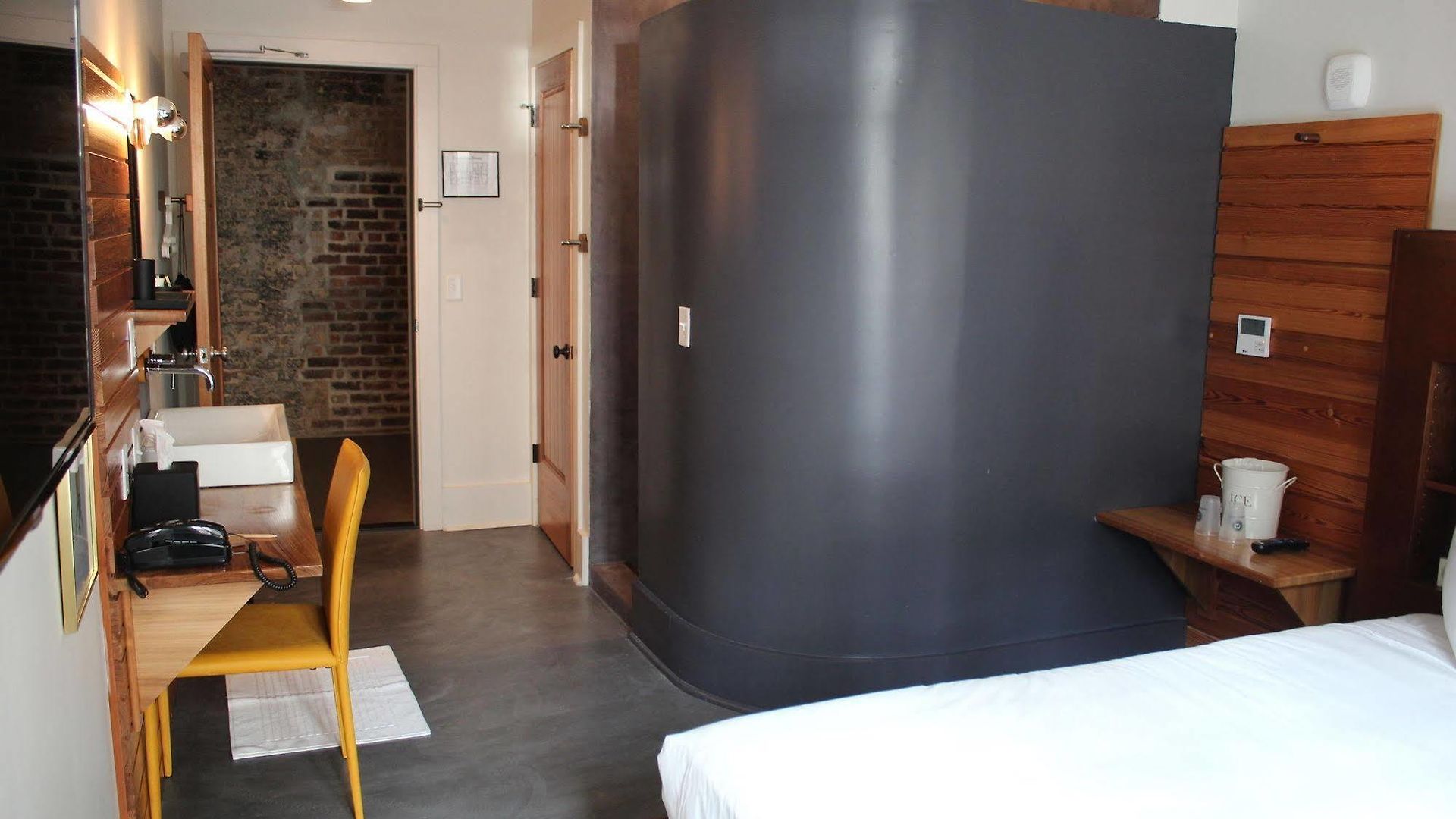 Catahoula 3* New Orleans