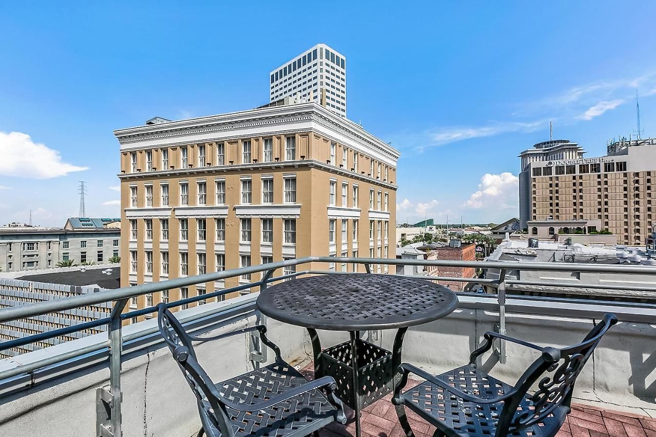 Beautiful Steps From French Quarter And Bourbon St Apartment *