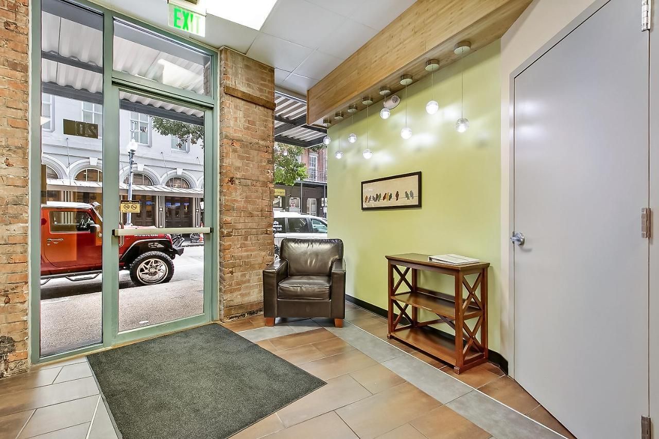 Beautiful Steps From French Quarter And Bourbon St Apartment