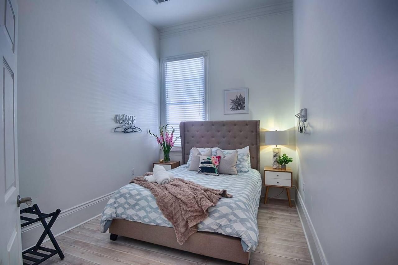 Villa 7 Bedroom - Sleeps 14! Next To Bourbon Street