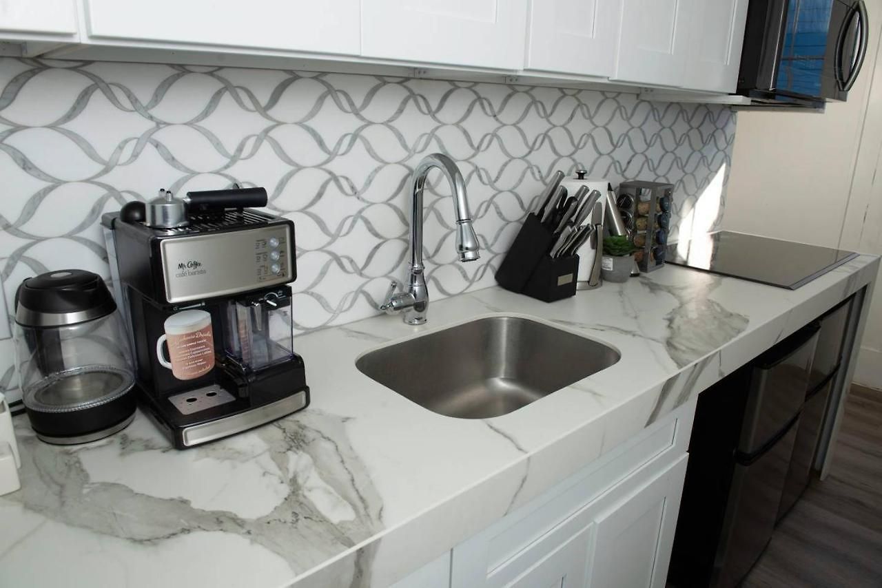 Villa 4 Bedroom - Sleeps 8! Location Next To Bourbon Street!