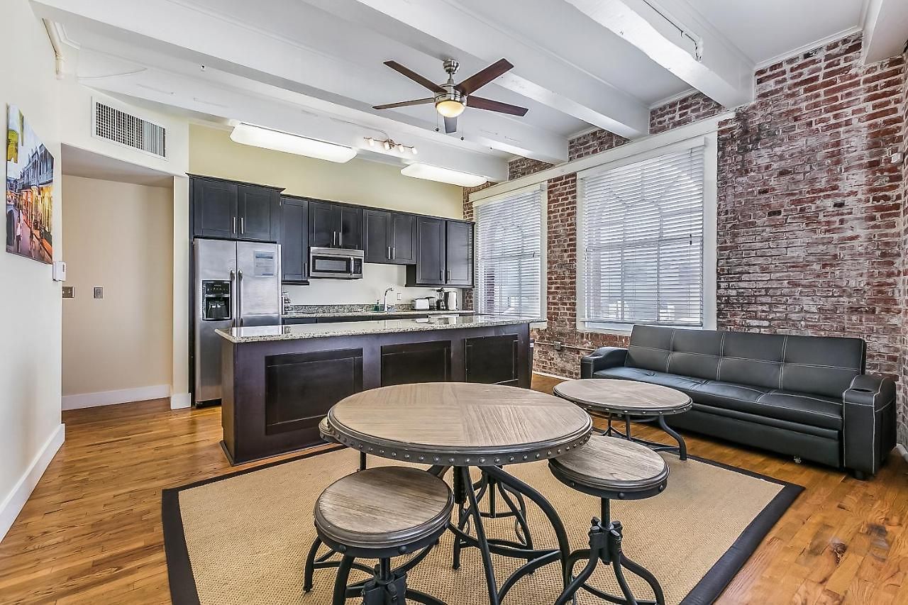 Apartment Spacious Steps Away From French Quarter *