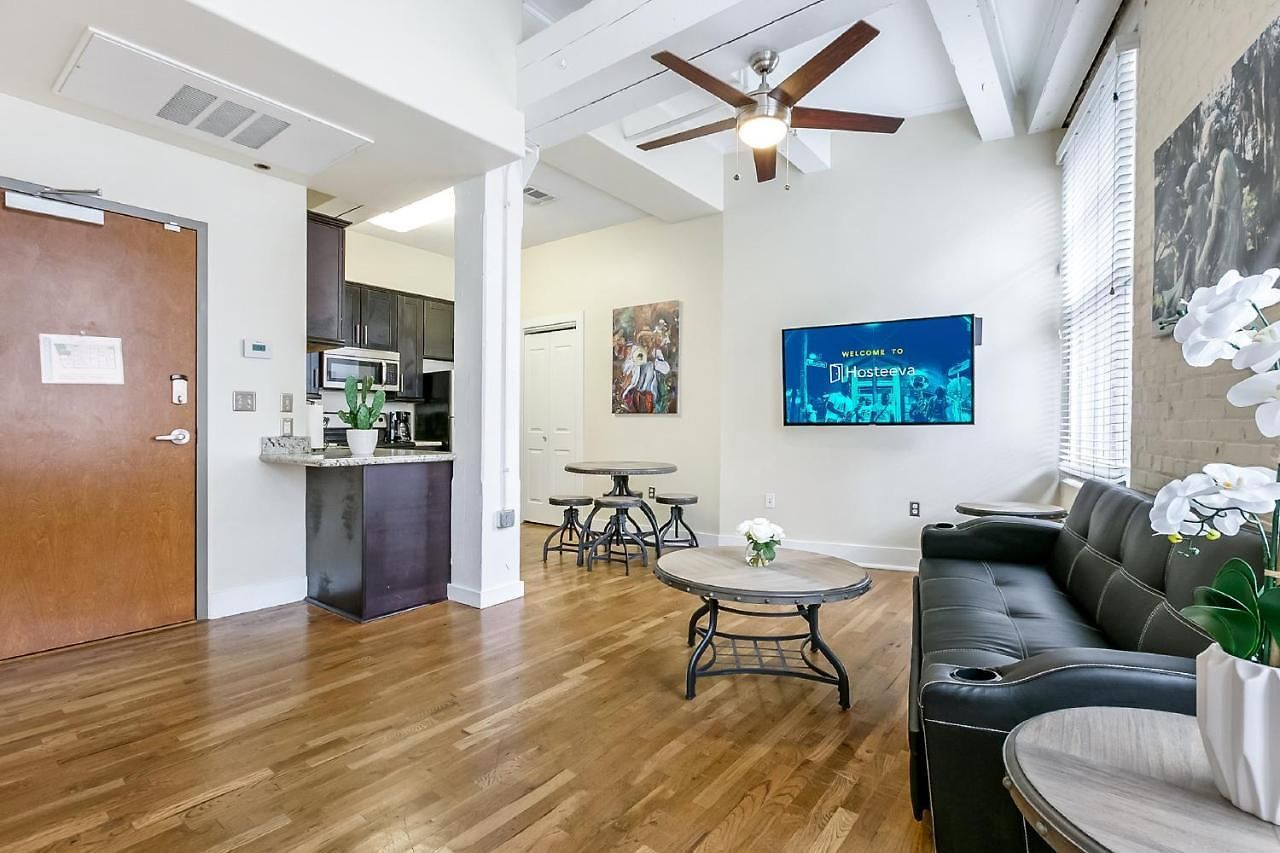 Stunning - Near Fq And Bourbon New Orleans