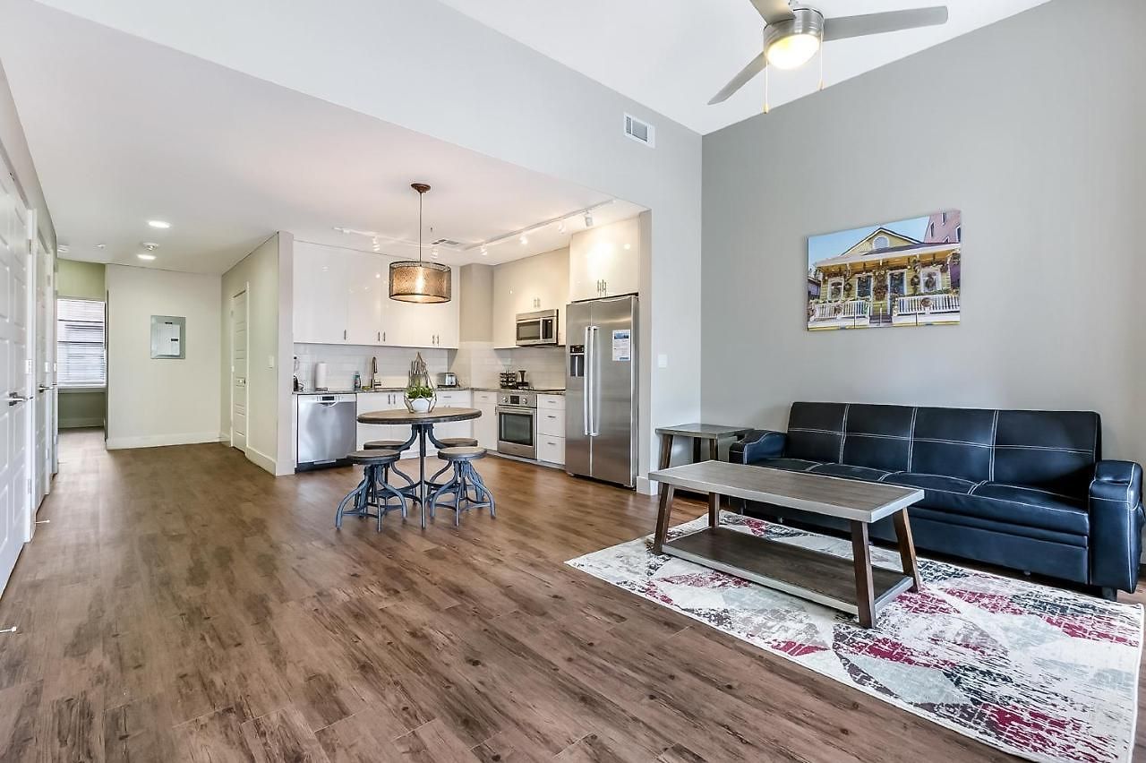 Modern & Fully Furnished In The Heart Of The New Orleans