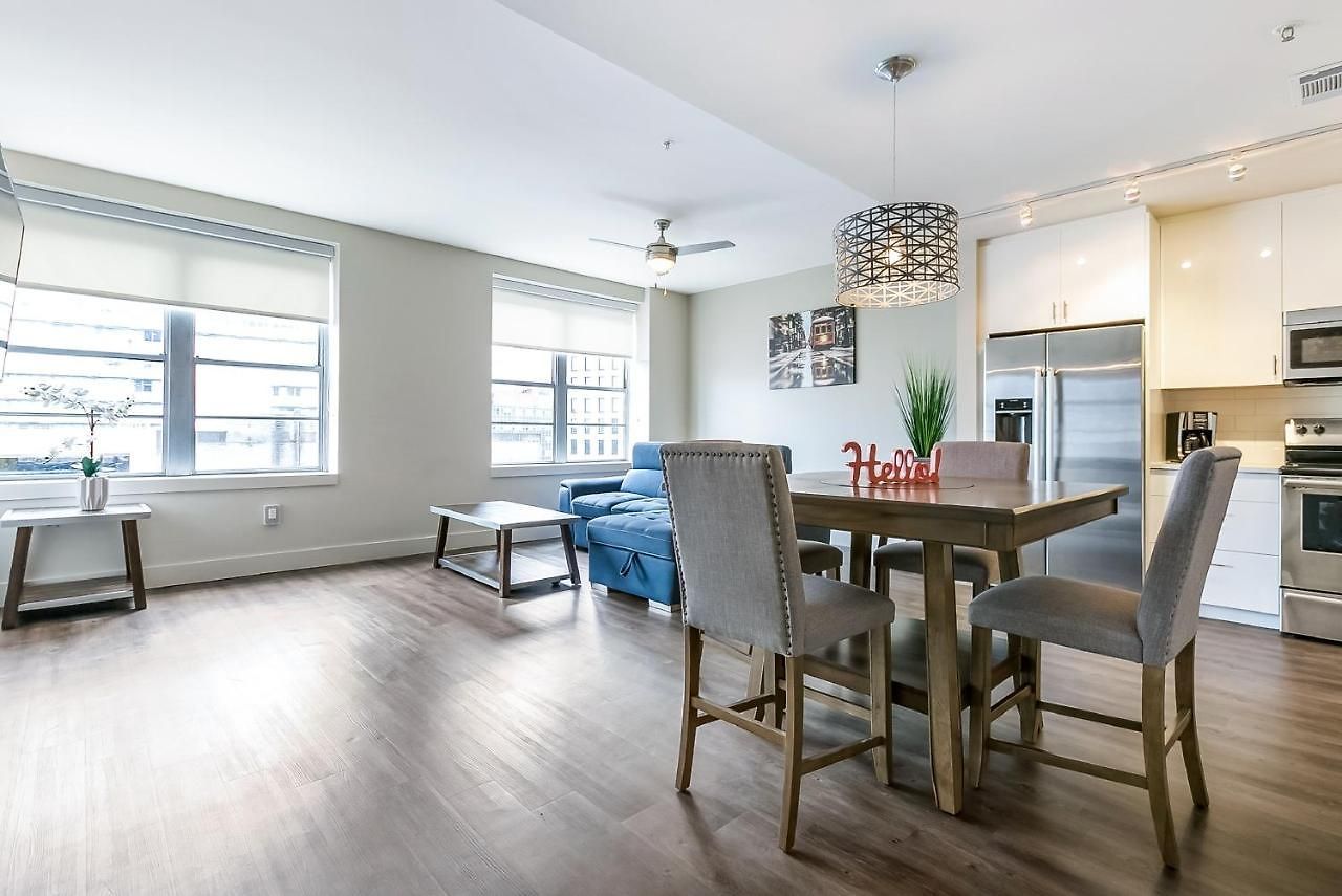 Modern & Fully Furnished In The Heart Of The Apartment