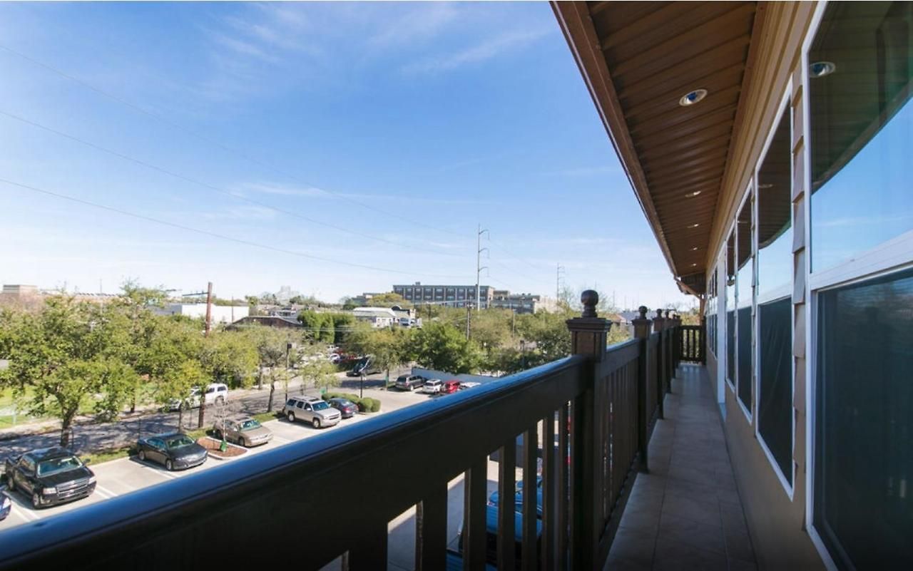 Spacious 3br Luxury Penthouse With Balcony Apartment New Orleans