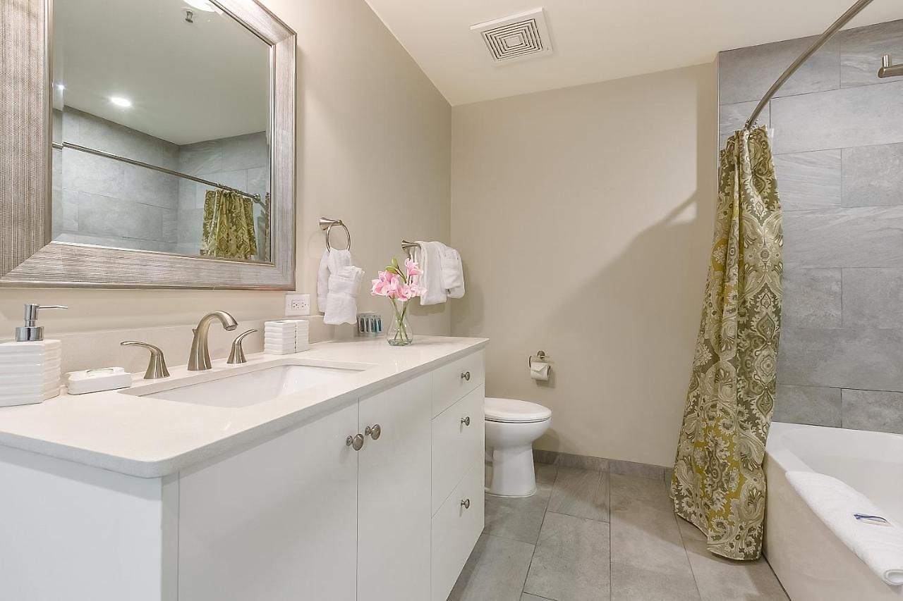 2 Bedroom Elegant In Downtown