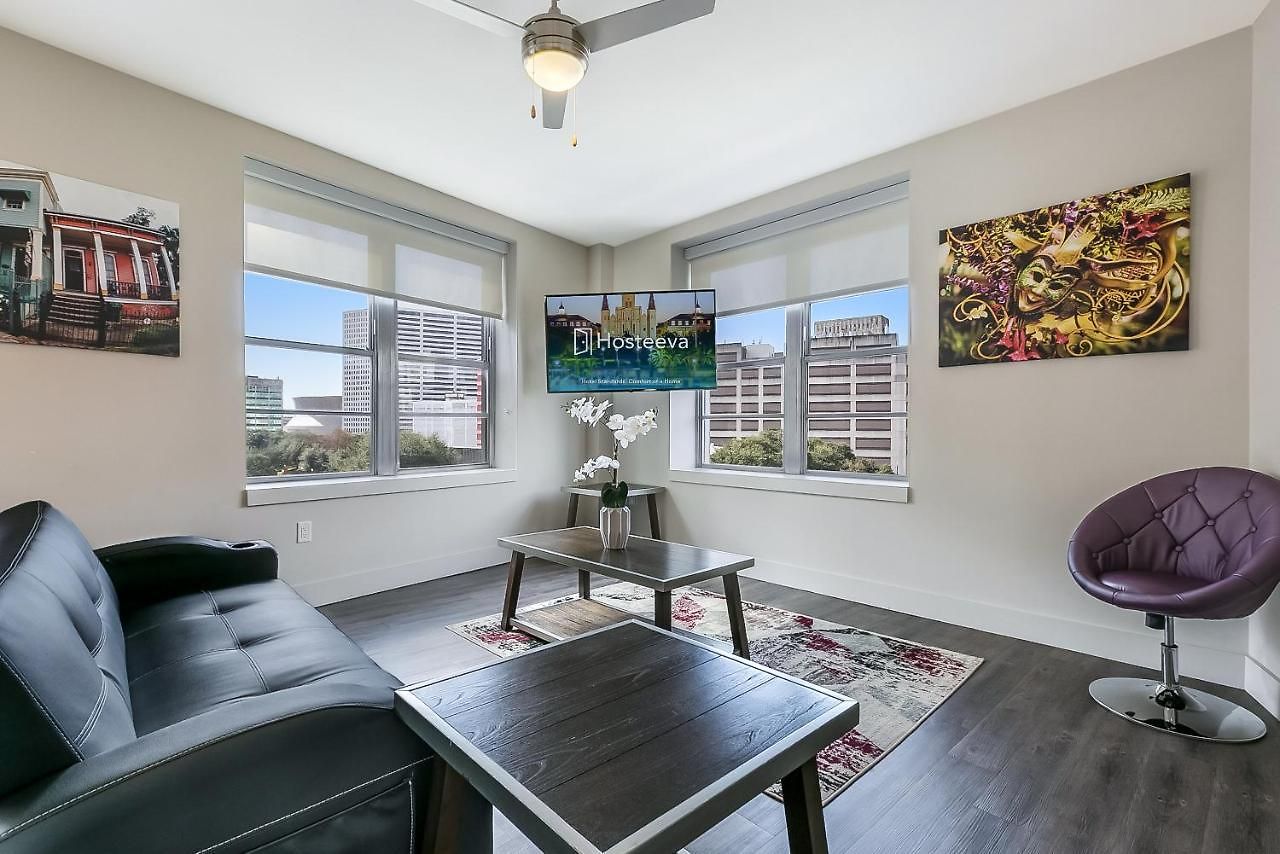 2 Bedroom Elegant In Downtown