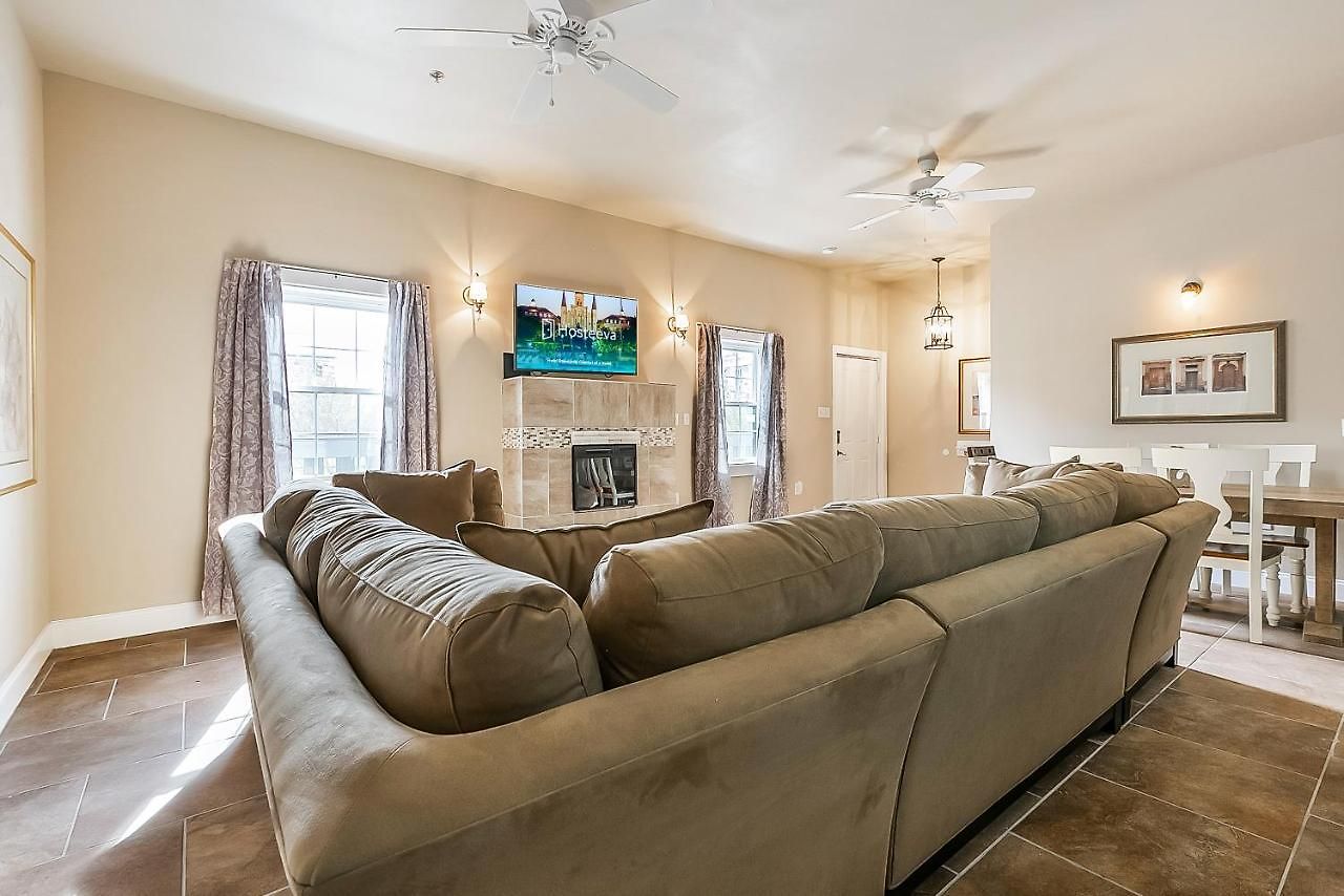 St Charles Ave Urban Retreat With Luxury Amenities *