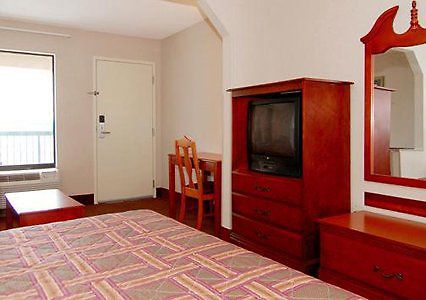 Rodeway & Gentilly Hotel 3*