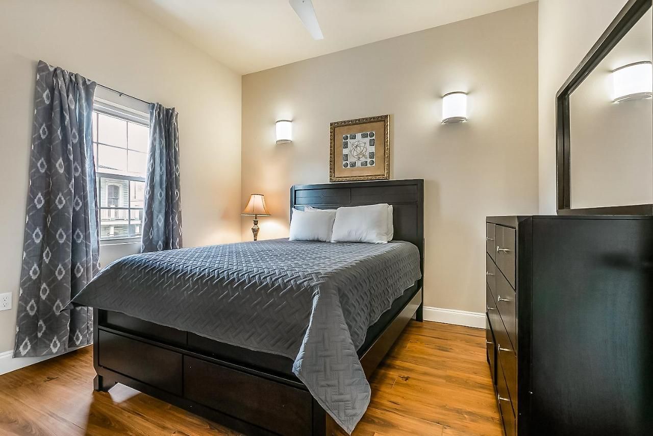 Modern 5br In Nola Apartment
