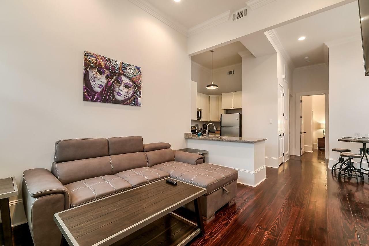Spacious 2br In Prime Garden District Location W Pool