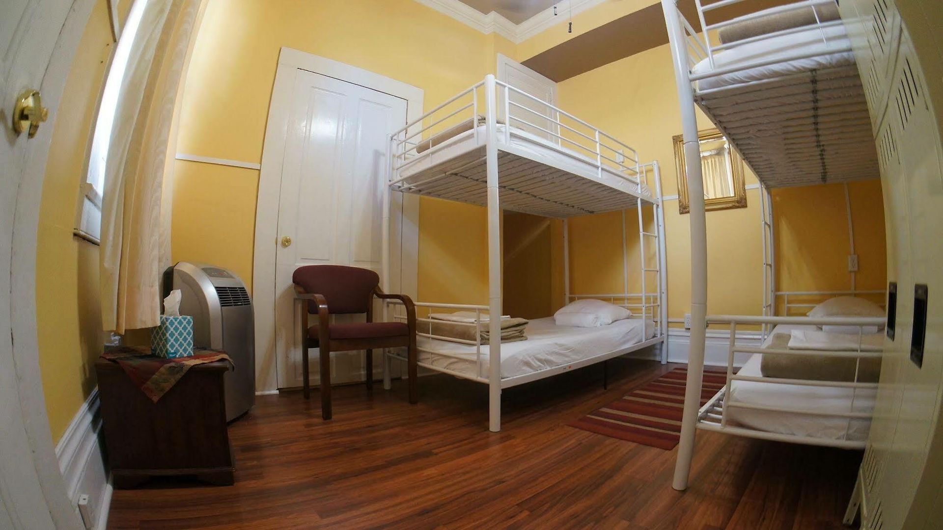 Hostel Auberge Nola *